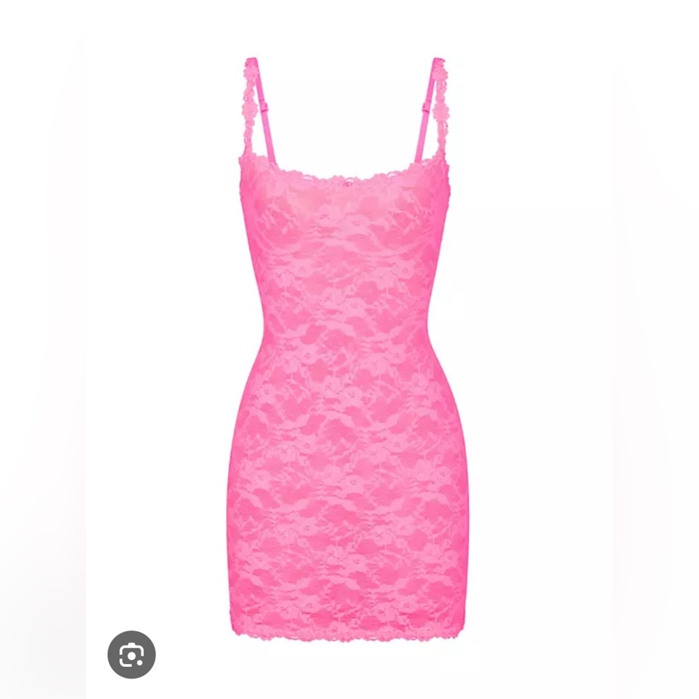 COPY - Skims pink lace dre
